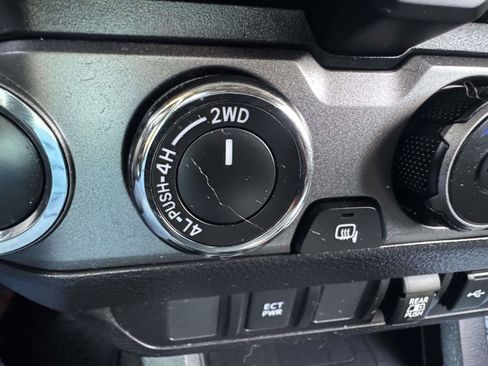 Used 2023 Toyota Tacoma TRD Sport AWD/4WD image 33
