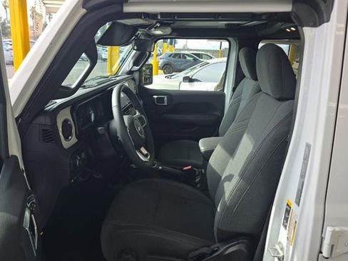 Used 2025 Jeep Wrangler Unlimited Sahara AWD/4WD image 2