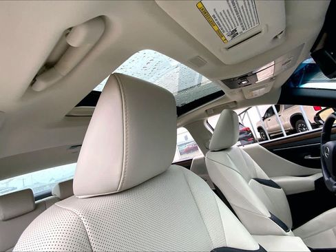 Used 2024 Lexus ES 350 w/ Premium Package image 13