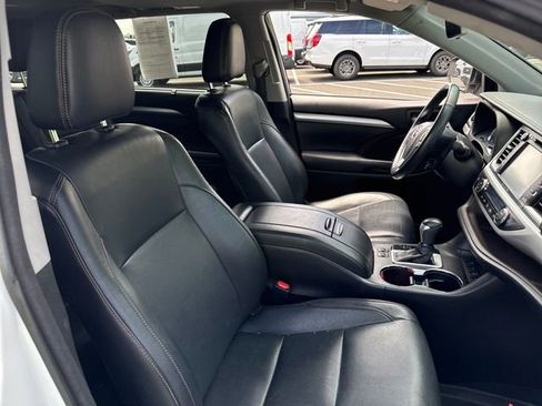 Used 2017 Toyota Highlander XLE AWD/4WD image 13