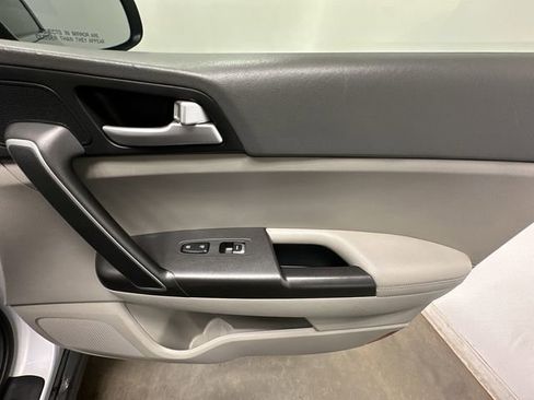 Used 2018 Kia Sportage LX w/ LX Popular Package image 21