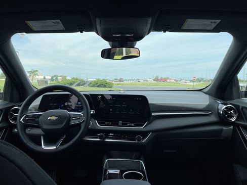 Used 2025 Chevrolet Equinox LT AWD/4WD image 18