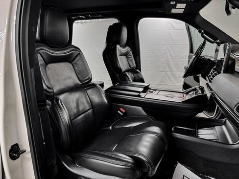 Used 2019 Lincoln Navigator Reserve AWD/4WD image 11