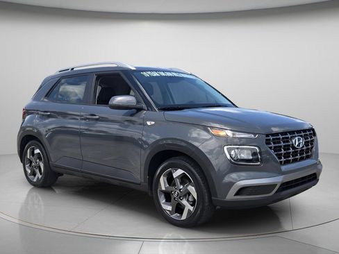 Certified 2024 Hyundai Venue SEL FWD image 9