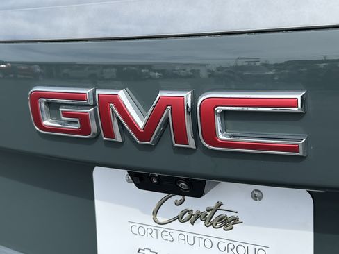 Used 2025 GMC Yukon AT4 w/ AT4 Premium Package AWD/4WD image 8