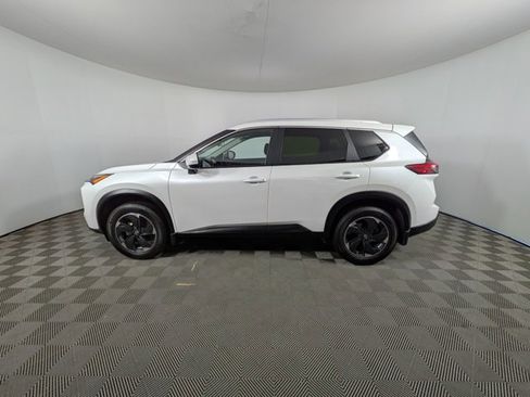 Used 2024 Nissan Rogue SV w/ SV Premium Package image 19