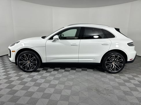 Certified 2025 Porsche Macan image 2