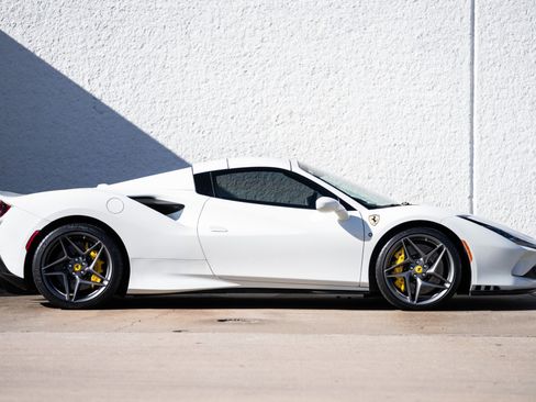Used 2023 Ferrari F8 Tributo image 9