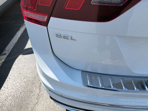 Used 2022 Volkswagen Tiguan SEL R-Line AWD/4WD image 5