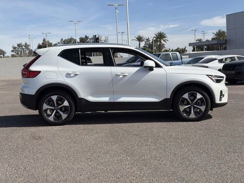 Certified 2025 Volvo XC40 B5 Plus w/ Climate Package image 6