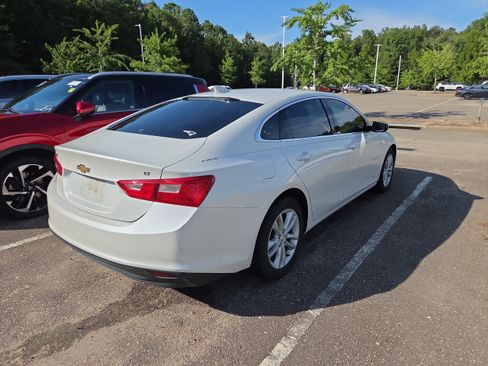 Used 2018 Chevrolet Malibu LT FWD image 3