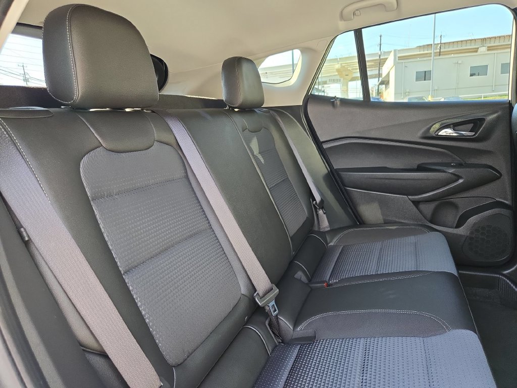 Used 2026 Chevrolet Trax LT FWD image 30