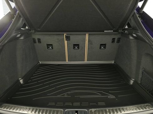 Certified 2026 Porsche Macan AWD/4WD image 32