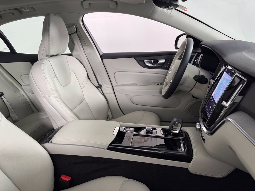 Certified 2024 Volvo S60 T8 Plus AWD/4WD image 2