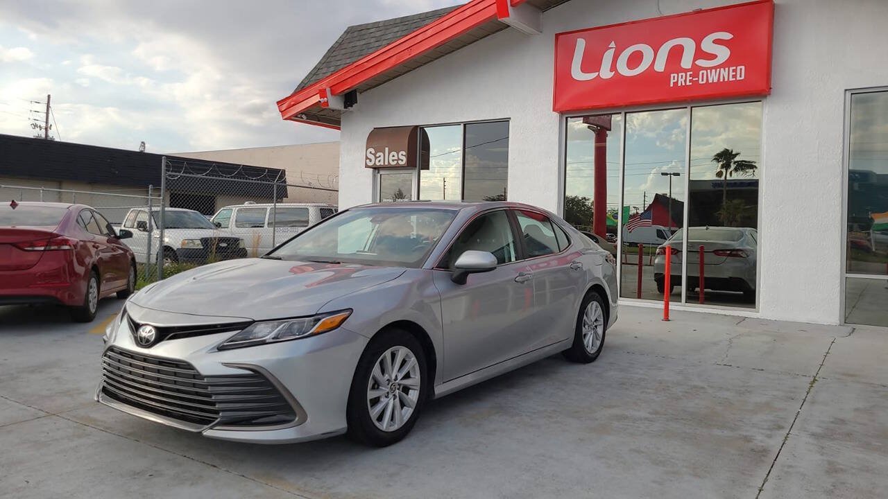 Used 2021 Toyota Camry LE FWD image 2