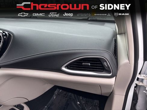 Used 2024 Chrysler Pacifica Touring-L w/ Road Tripper Package image 39