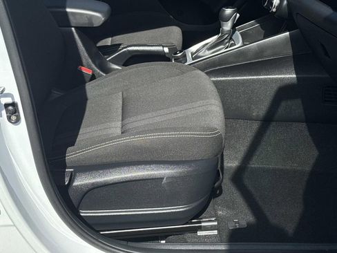 Used 2025 Hyundai Venue SEL FWD image 13