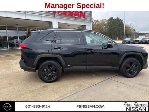 Used 2024 Toyota RAV4 LE image 9