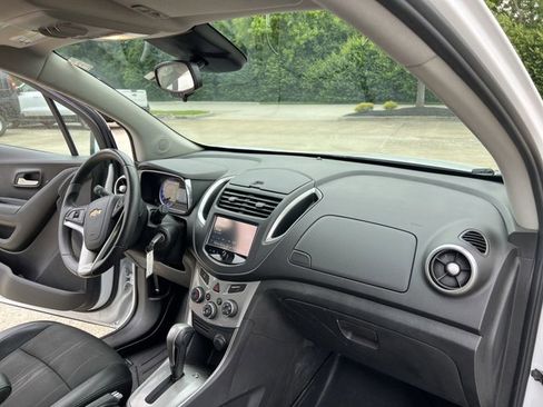 Used 2016 Chevrolet Trax LT w/ LT Sun and Sound Package FWD image 30
