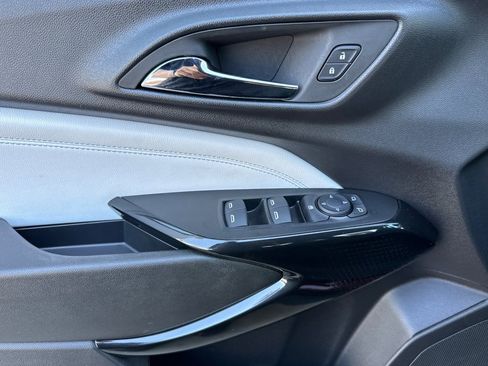 Used 2025 Chevrolet Trax LT w/ Driver Confidence Package image 10