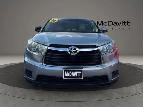 Used 2015 Toyota Highlander LE FWD image 2