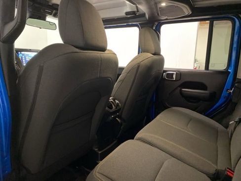 Used 2024 Jeep Wrangler Unlimited image 17