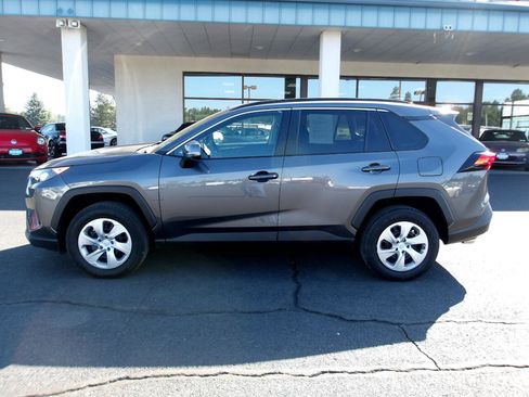 Used 2020 Toyota RAV4 LE image 2