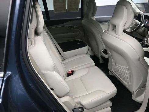Used 2021 Volvo XC90 T5 Momentum w/ Climate Package image 28
