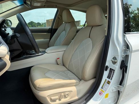 Used 2018 Toyota Camry XLE w/ Audio Package FWD image 14