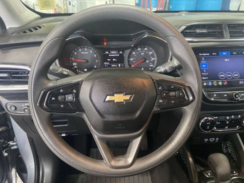 Used 2023 Chevrolet TrailBlazer LT w/ Convenience Package FWD image 11