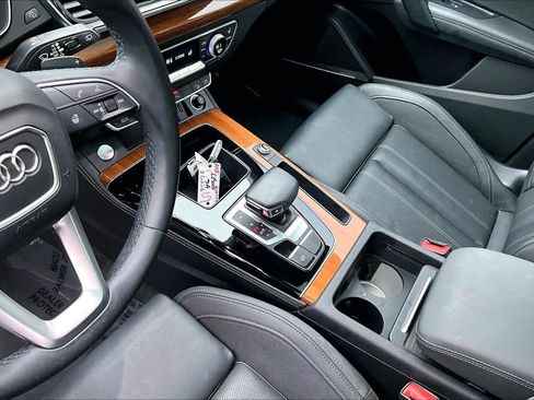 Used 2021 Audi Q5 Prestige w/ Prestige Package image 16