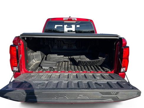 Used 2025 Chevrolet Colorado Z71 w/ Technology Package image 19