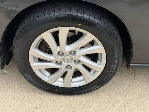 Used 2012 MAZDA MAZDA5 Sport FWD image 9