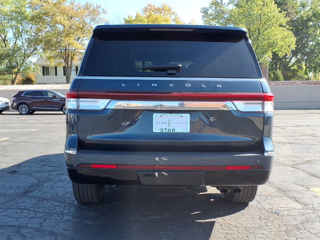 Used 2024 Lincoln Navigator Reserve AWD/4WD image 6