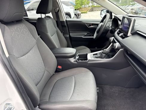 Used 2025 Toyota RAV4 XLE AWD/4WD image 24