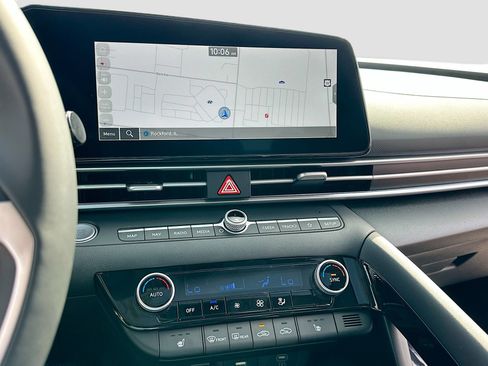 New 2025 Hyundai Elantra Limited image 9