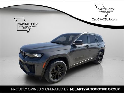 New 2026 Jeep Grand Cherokee Altitude image 1