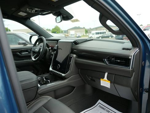Used 2026 GMC Yukon Elevation AWD/4WD image 21
