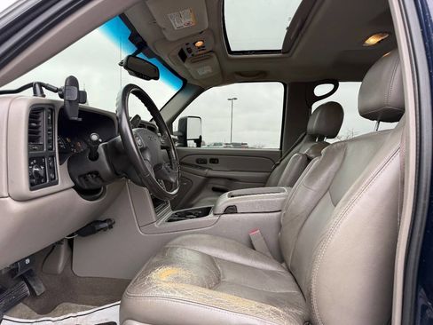 Used 2006 GMC Sierra 2500 SLT w/ Heavy-Duty Power Package image 2