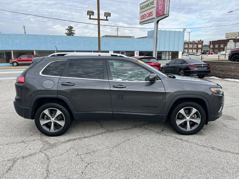 Used 2019 Jeep Cherokee Limited image 2