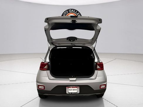 Used 2025 Hyundai Venue SEL FWD image 8