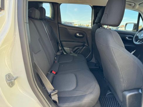 Used 2023 Jeep Renegade Latitude image 10