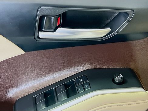 Used 2022 Toyota Highlander XLE image 16