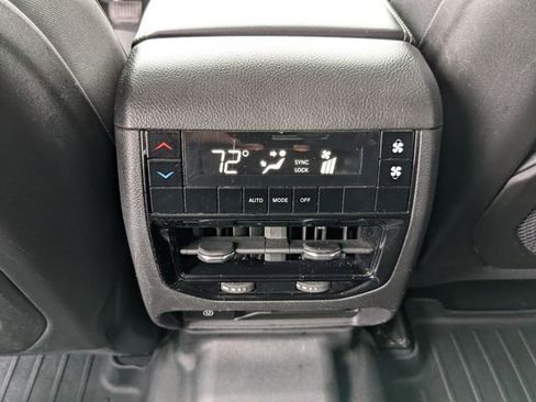 Used 2023 Jeep Grand Cherokee L Laredo image 28