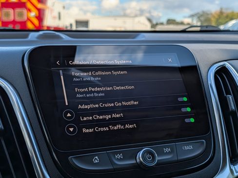 Used 2022 Chevrolet Equinox Premier image 24