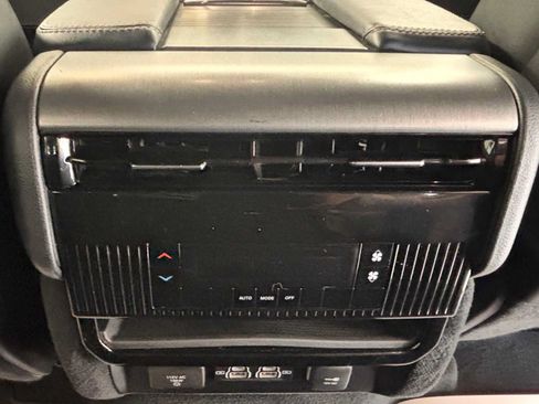 Used 2024 Jeep Wagoneer Series II AWD/4WD image 18