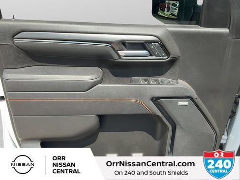 Used 2025 GMC Sierra 2500 AT4 AWD/4WD image 16