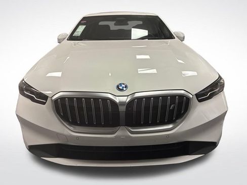 Used 2026 BMW i5 eDrive40 w/ Premium Package RWD image 8