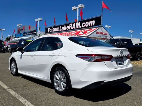 Used 2018 Toyota Camry LE FWD image 6