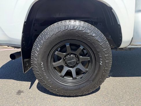 Used 2022 Toyota Tacoma SR AWD/4WD image 9